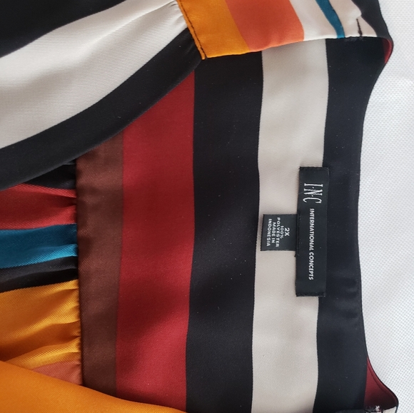 .N.C. Women's 2X Blouse Pullover style crossover - Picture 4 of 6